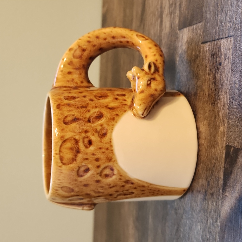 Giraffe pottery mug